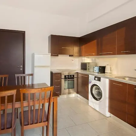 Apartment Center Floor Big Balcony 2br Close To The