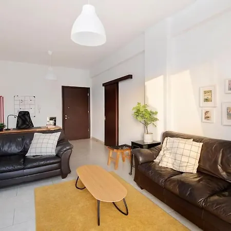 Apartment Center Floor Big Balcony 2br Close To The