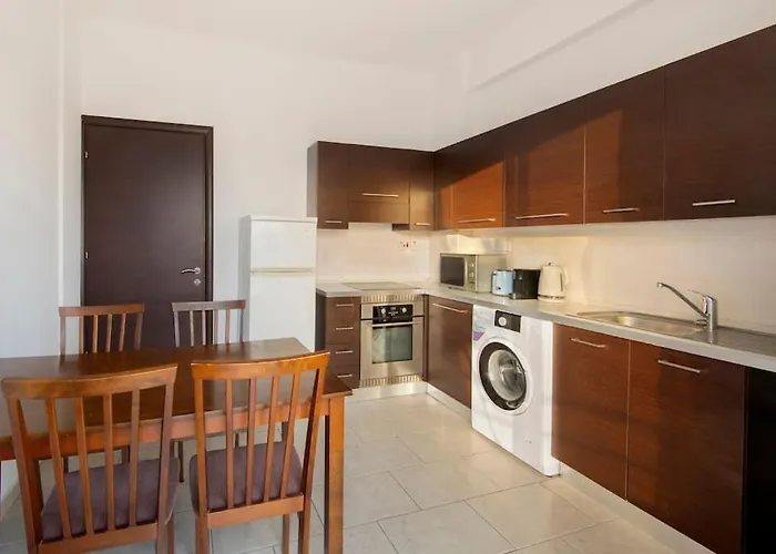 Appartamento Center Floor Big Balcony 2br Close To The