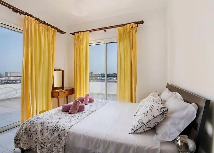 Center Floor Big Balcony 2br Close To The Appartamento Larnaca