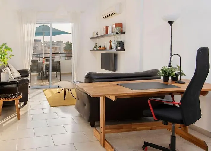 Appartamento Center Floor Big Balcony 2br Close To The Larnaca