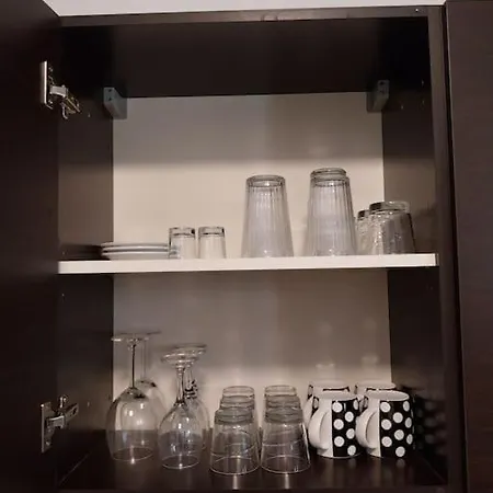 Center Floor Big Balcony 2br Close To The Lägenhet