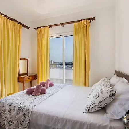 Center Floor Big Balcony 2br Close To The Apartament Larnaca