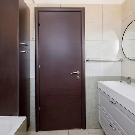 Appartement Center Floor Big Balcony 2br Close To The *