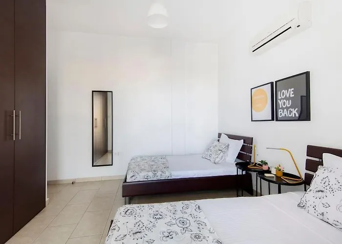 Апартаменты Center Floor Big Balcony 2br Close To The