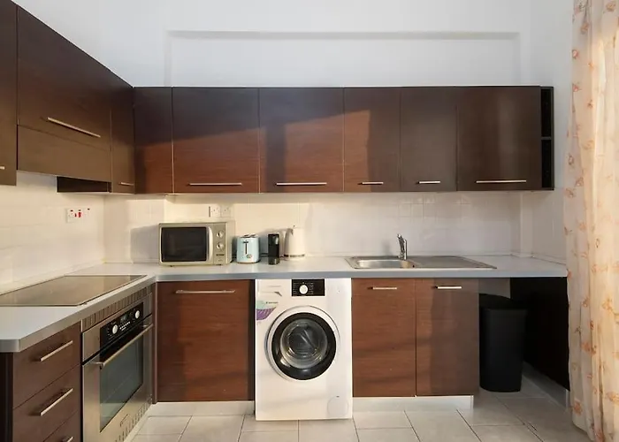 Center Floor Big Balcony 2br Close To The