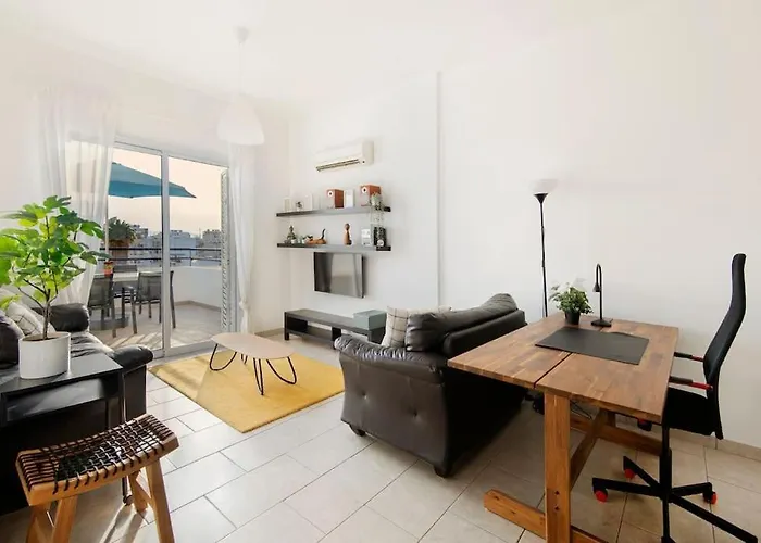 Center Floor Big Balcony 2br Close To The Апартаменты Ларнака