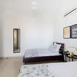 شقة Center Floor Big Balcony 2br Close To The